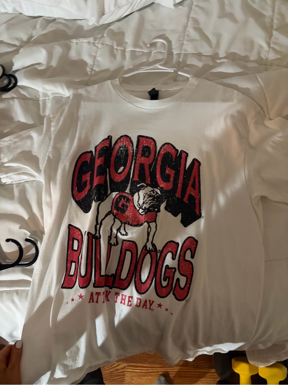 Gildan White Georgia Bulldogs Graphic Tee with Red and Black Print